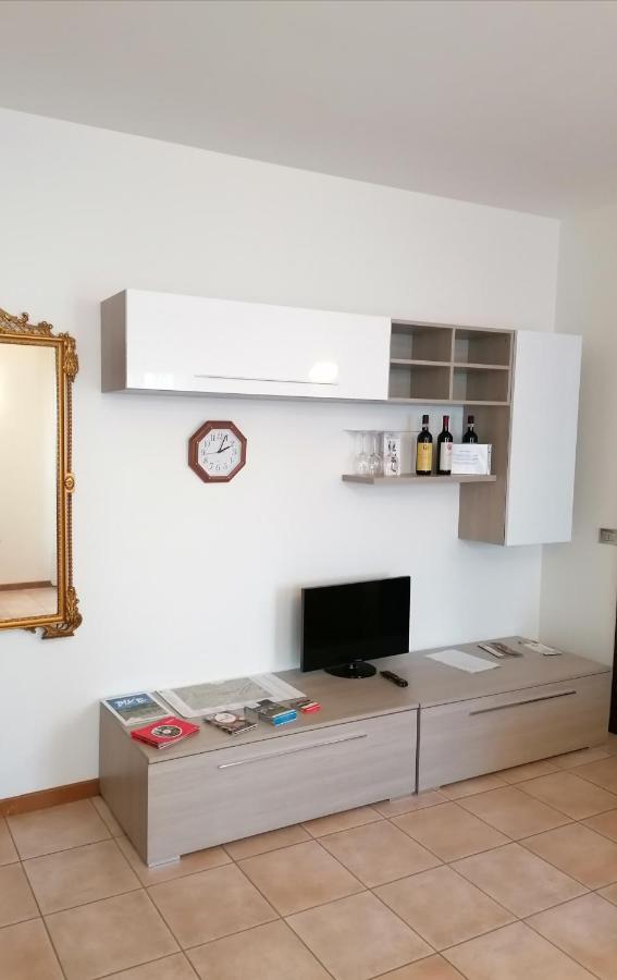 Appartamento Incantevole Con Parcheggio Gratuito 蒂拉诺 外观 照片